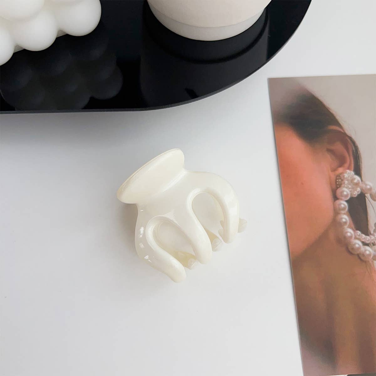 Arc-shaped semi-circular transparent gripper