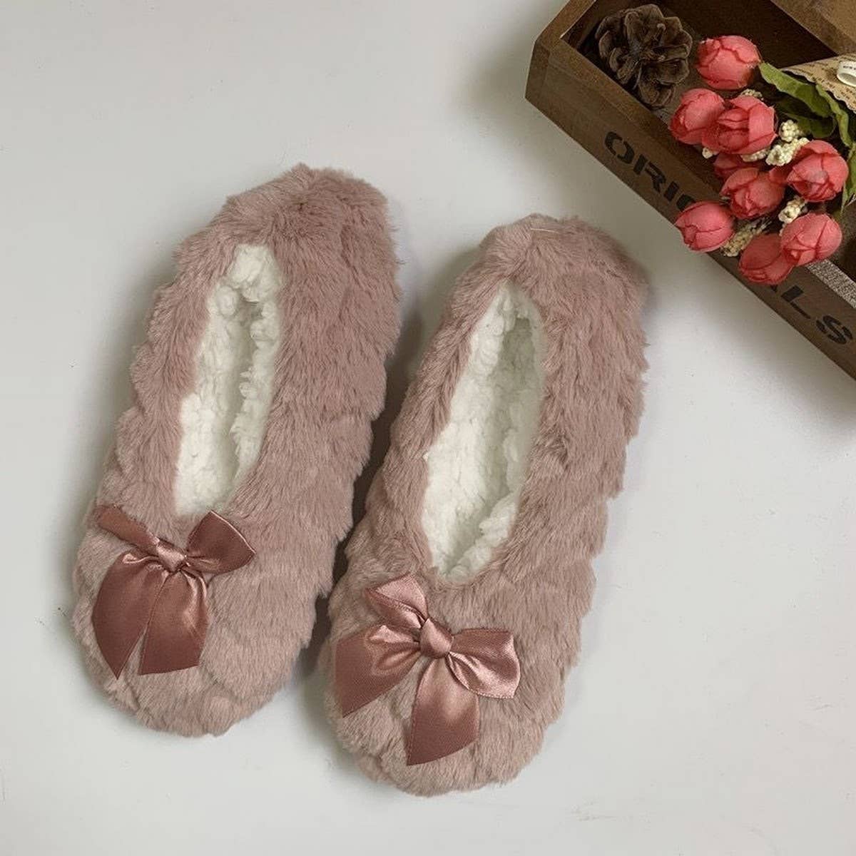 THICKENED AND VELVET ADULT FLOOR SOCK SLIPPERS