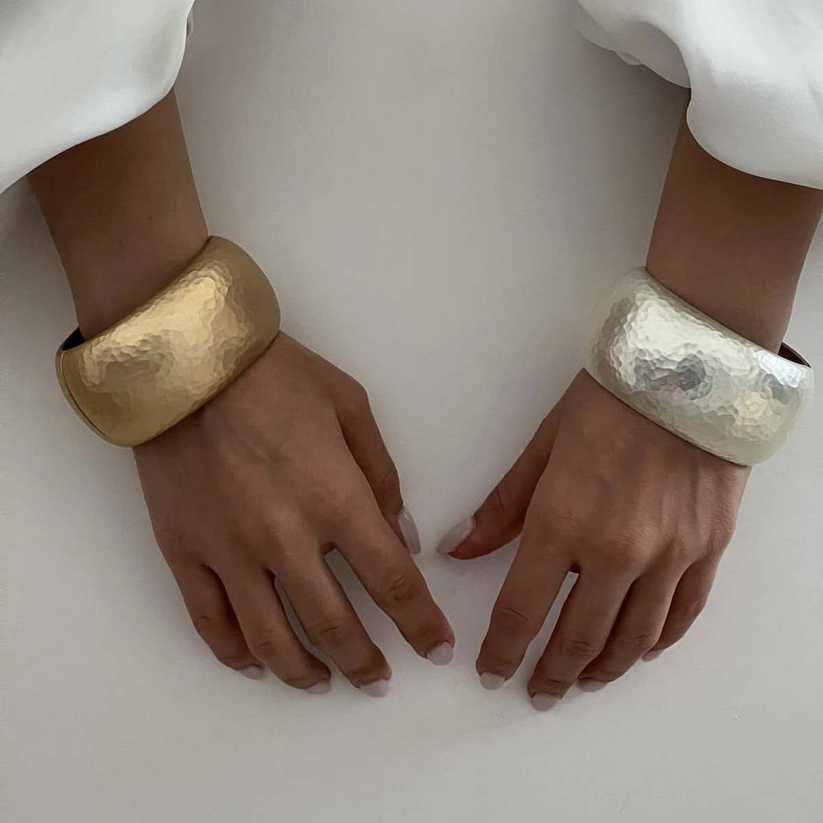 FASHIONABLE DESIGN SPRING BRACELET FOR WOMEN