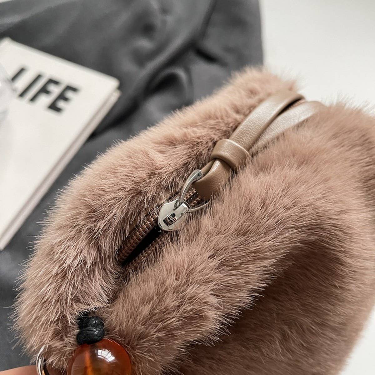 WINTER PLEATED SHOULDER AND CROSSBODY PLUSH BAG_CWAB3942