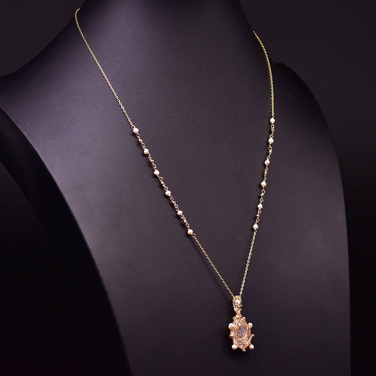 HIGH-END DESIGN AND FASHIONABLE SWEATER NECKLACE