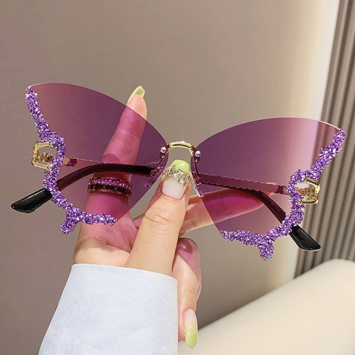 STYLISH LARGE FRAME BUTTERFLY DIAMOND SUNGLASSES_CWASG0192