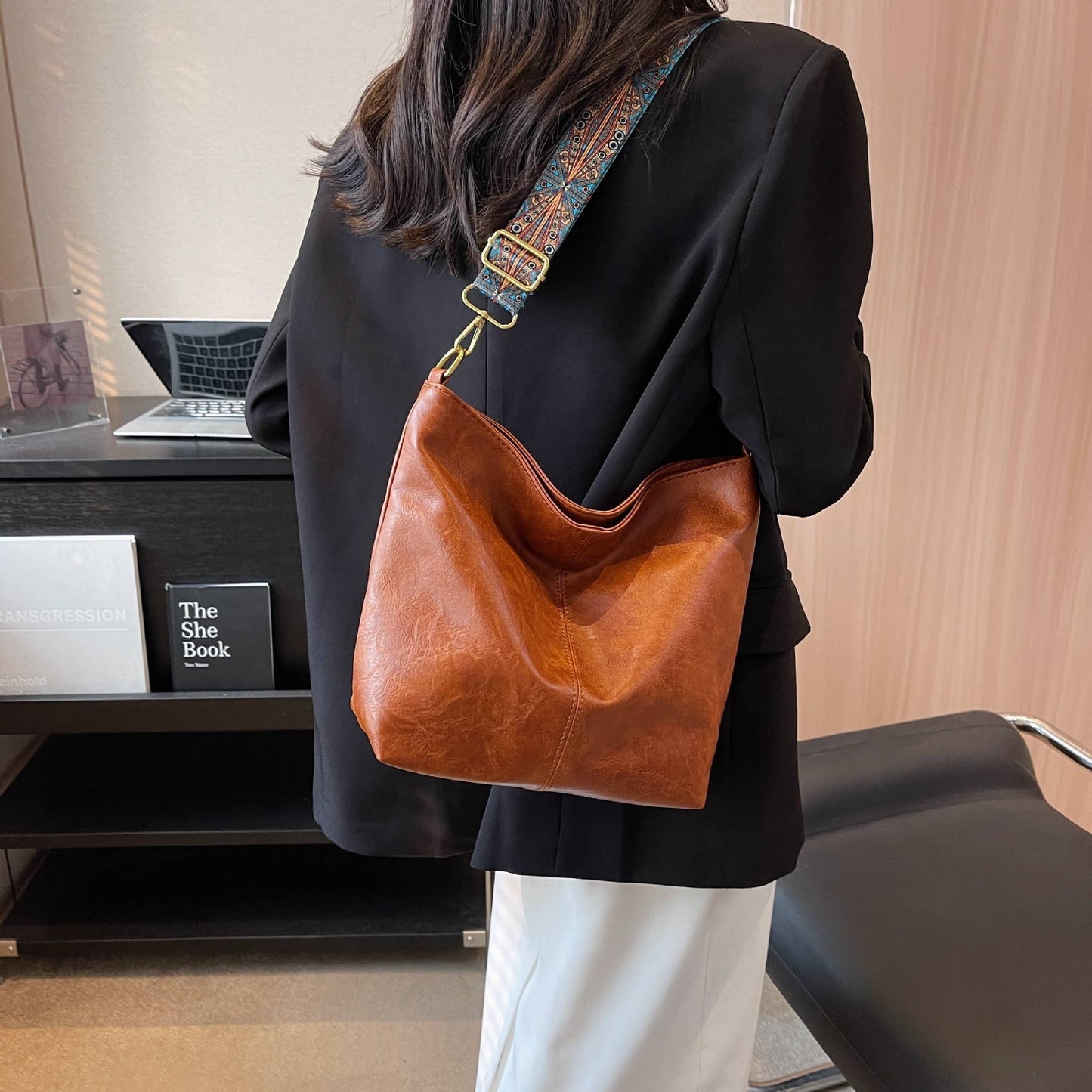 Broadband single-shoulder quality crossbody bag