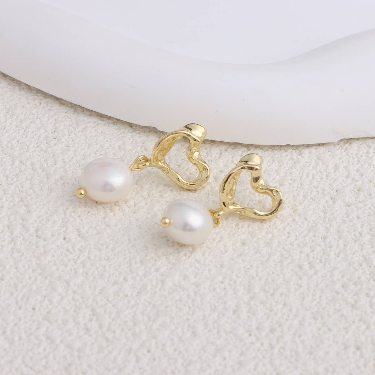 Trendy metal bow freshwater pearl earrings