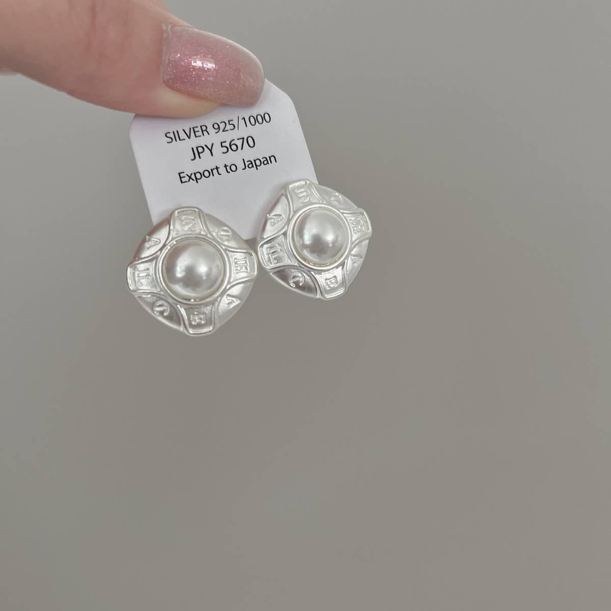 LIGHT LUXURY ROUND PEARL EARRINGS AND EARRINGS