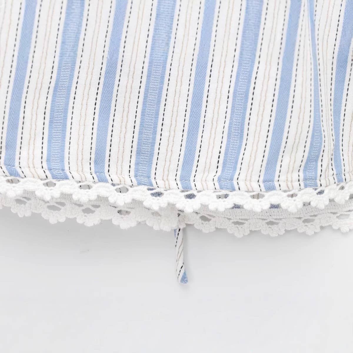 Striped Halter Tie Cami with Lace Patchwork_CWTHT0250