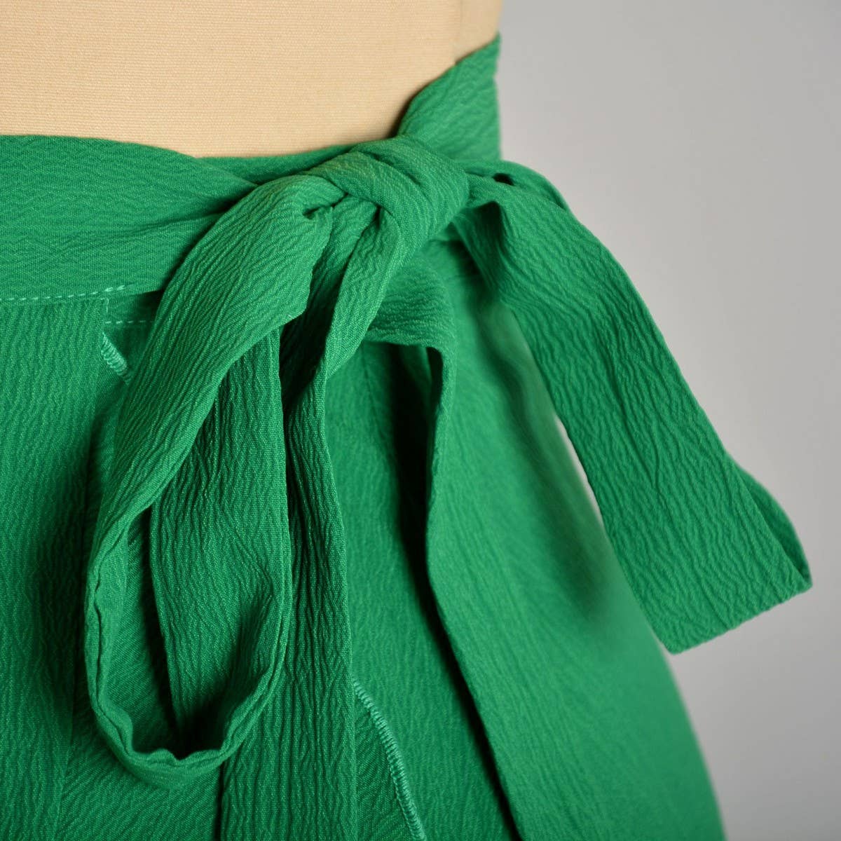 ONE-PIECE SKIRT SOLID COLOR RUFFLED SHORT SKIRT_CWAB4812