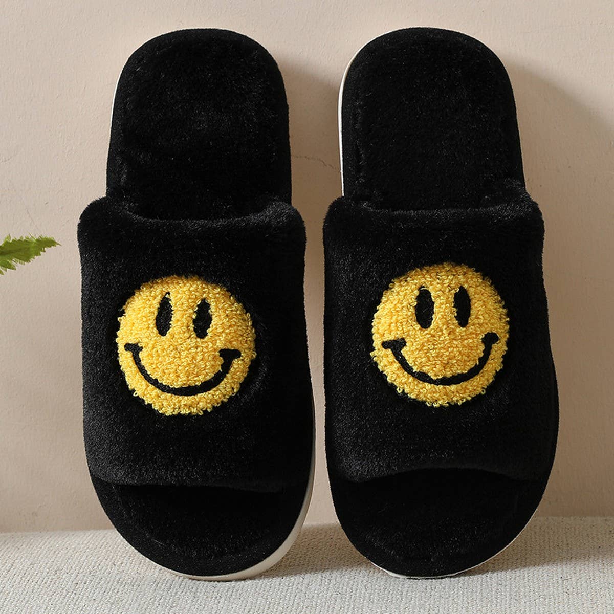 COZY SMILING FACE SLIPPERS FUZZY SLIPPERS WOMEN