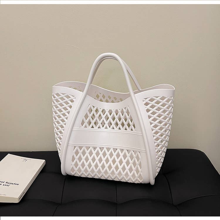 Large-capacity hand-held vegetable basket