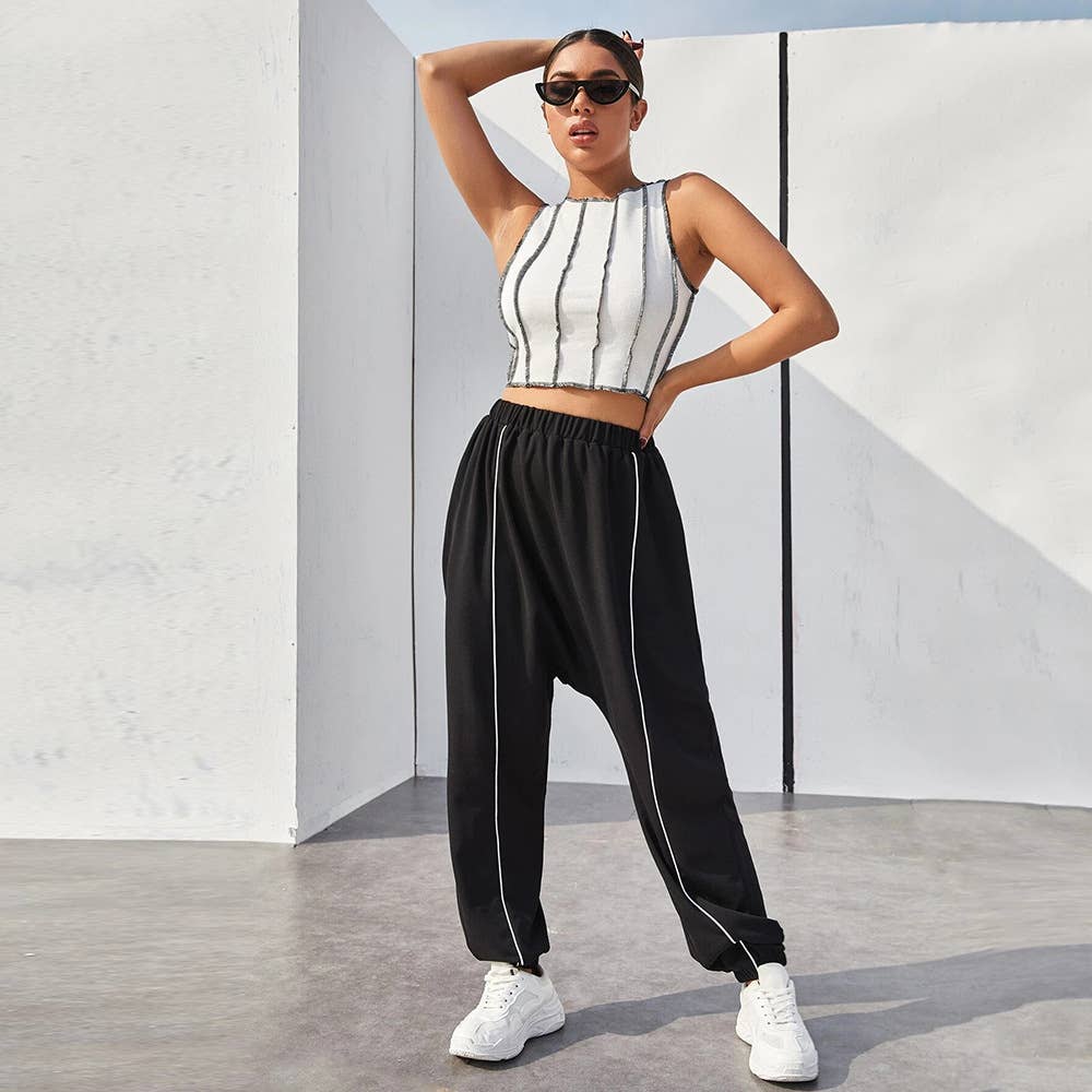 STITCHED OUTSIDE ROUND NECK T-SHIRT