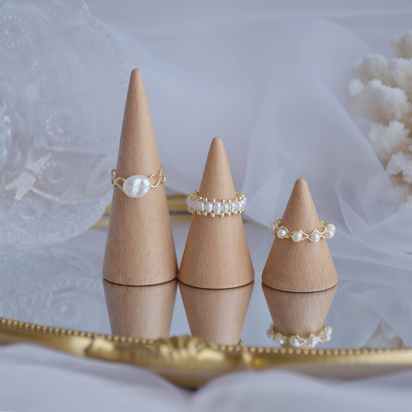 Gentle retro style freshwater pearl open-top ring