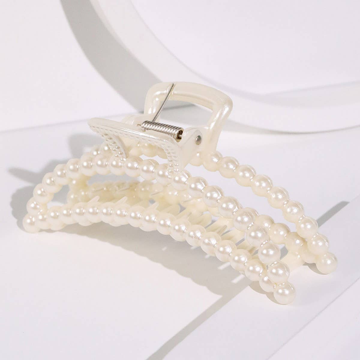 Chic Pearl Heart Claw Clip ? Minimalist Hair Grip