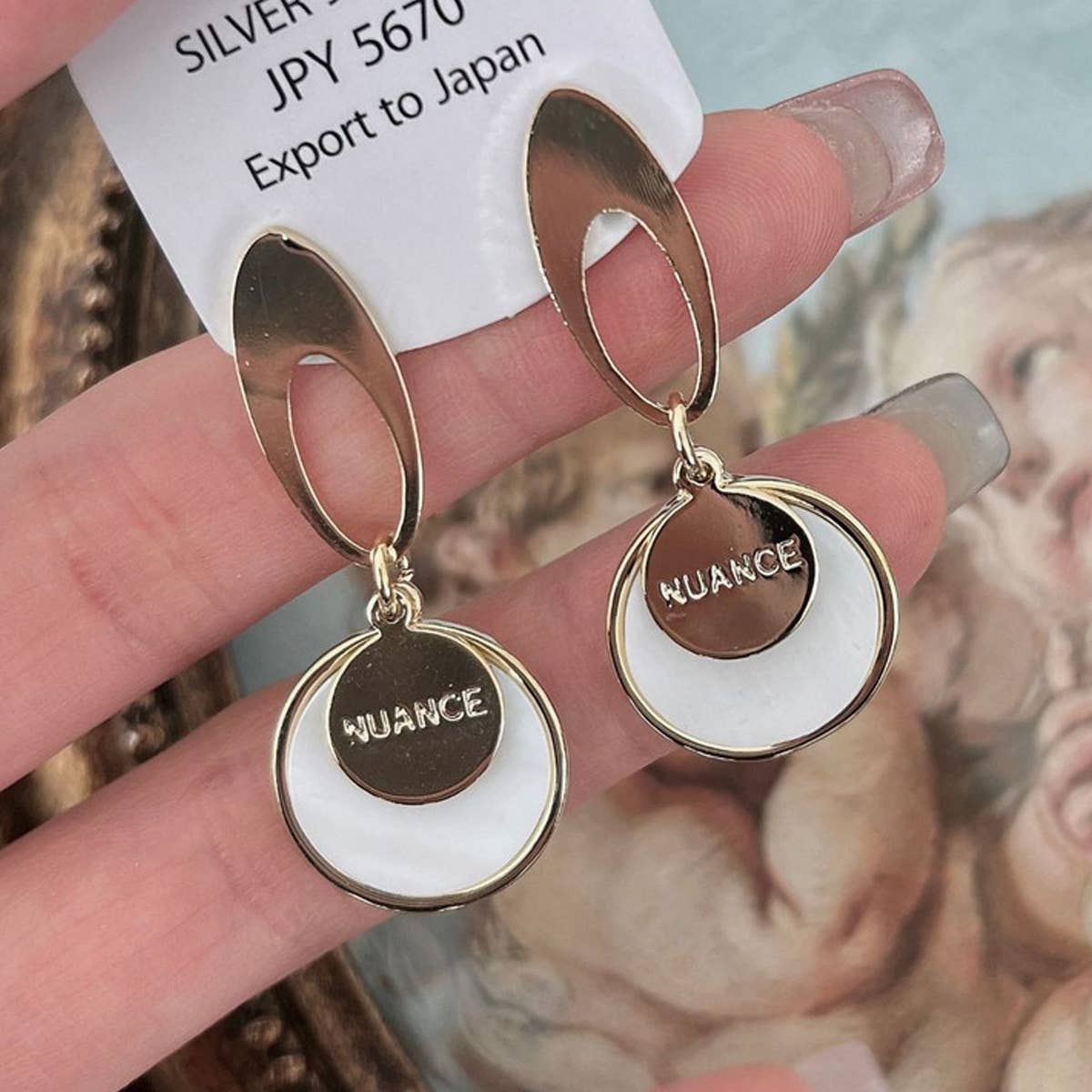 LIGHT LUXURY ROUND SHELL EARRINGS