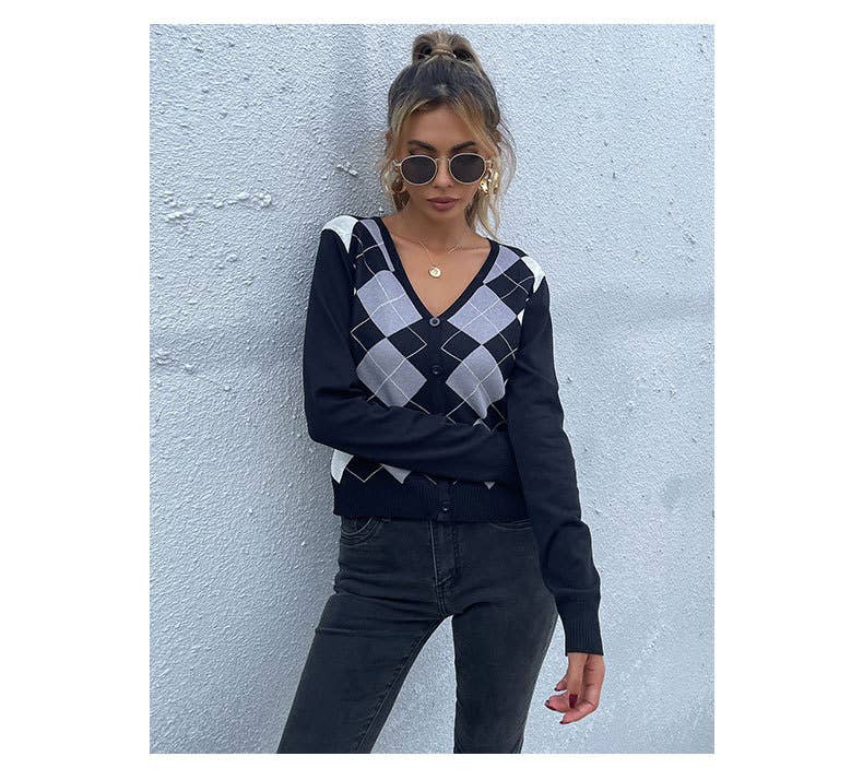 VINTAGE DIAMOND CHECK V-NECK CARDIGAN SWEATER