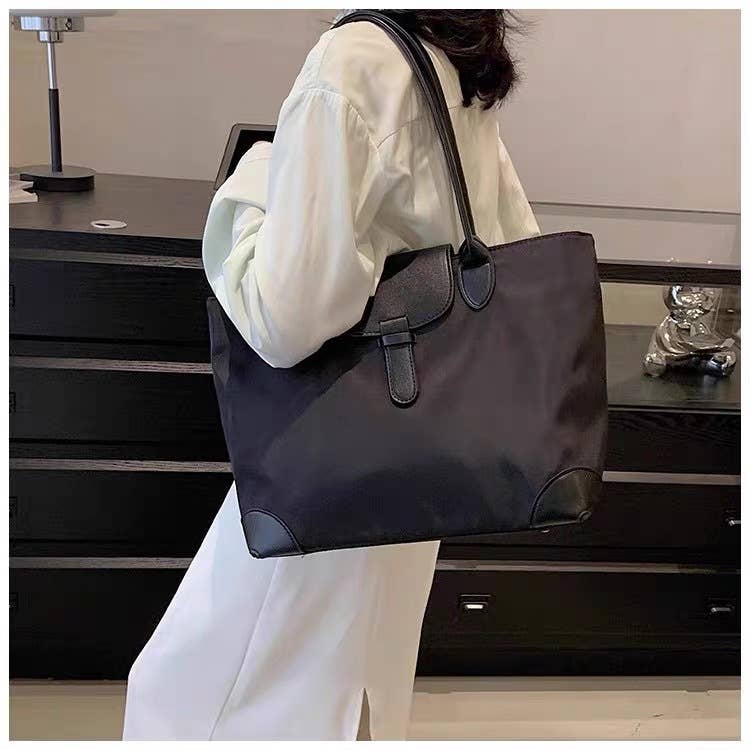 Single-shoulder commuting nylon fabric tote bag