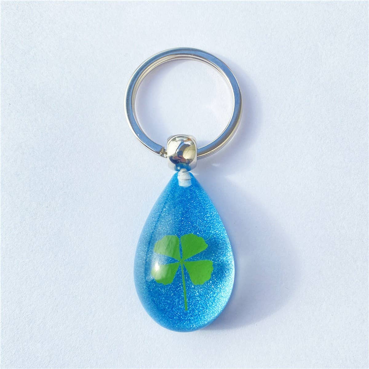 CREATIVE NEW FOUR-LEAF CLOVER LUMINOUS KEYCHAIN