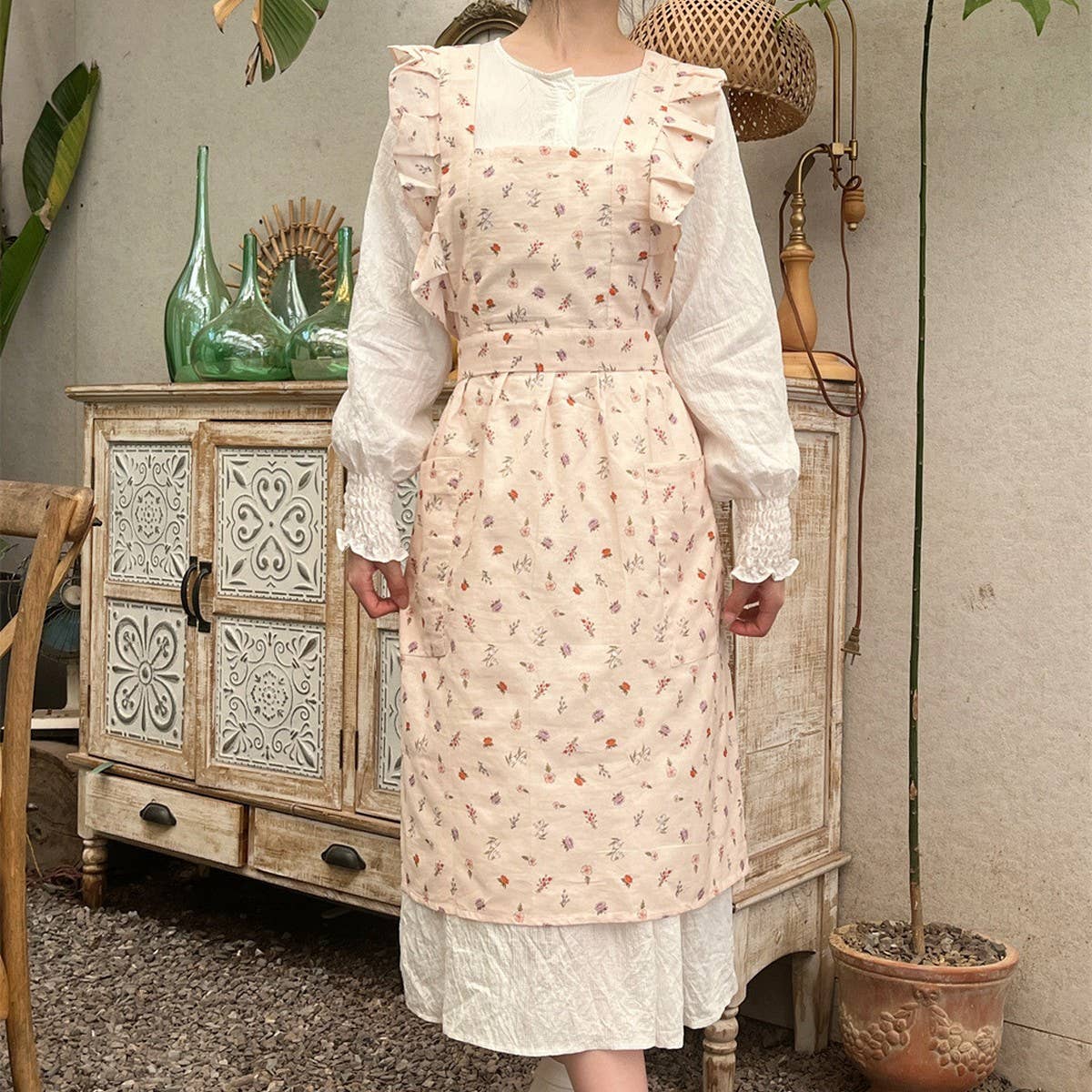 LINES,COTTON AND LINEN PRINTED RUFFLED FLORAL APRON