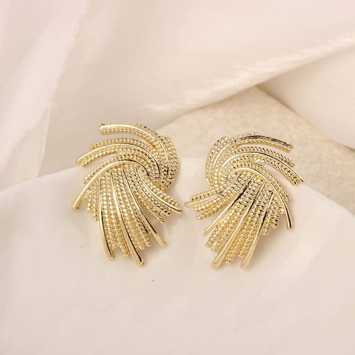 NEW SIMPLE HOLLOW FLOWER ENAMEL EARRINGS