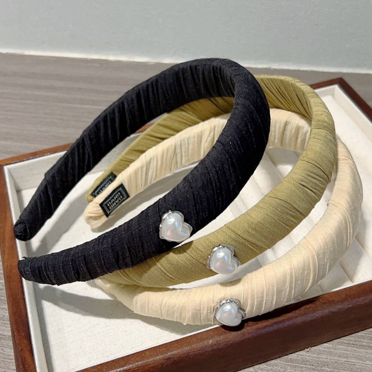 TEMPERAMENT LOVE HEART PLEATED HEADBAND