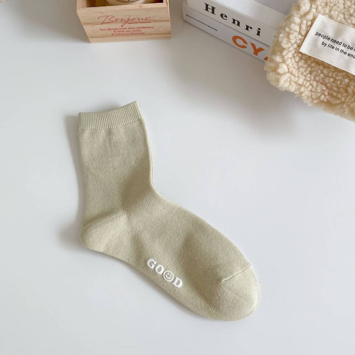 NEW AUTUMN AND WINTER LETTER SMILEY FACE SOCKS