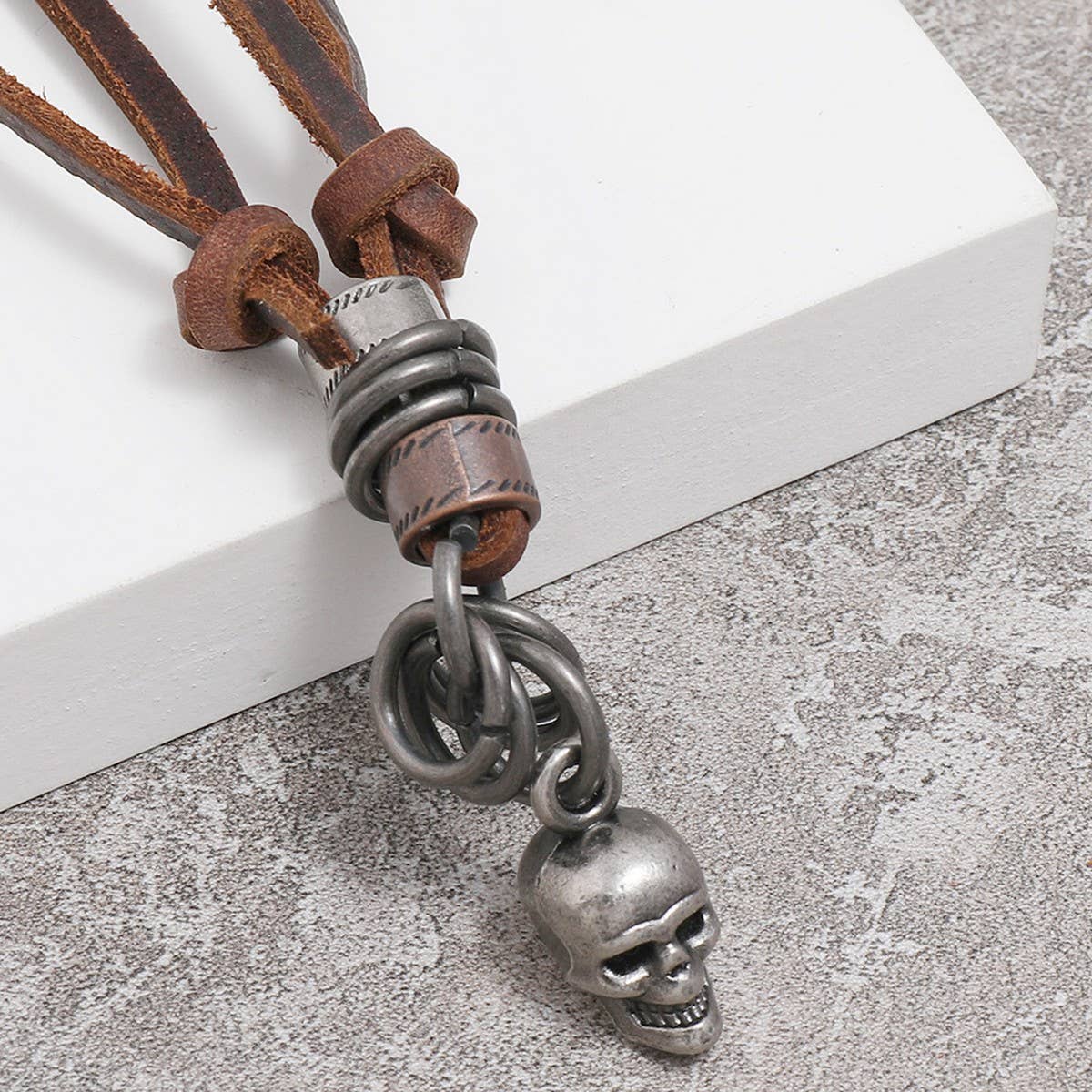 CREATIVE DESIGN VINTAGE SKULL LEATHER NECKLACE