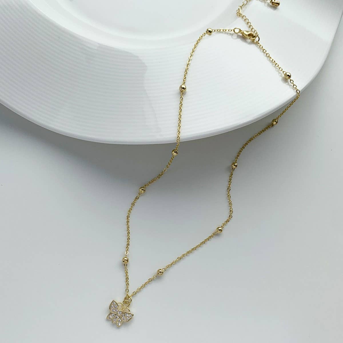 WOMEN'S EXQUISITE BUTTERFLY CLAVICLE NECKLACE