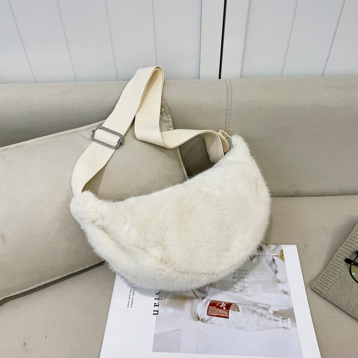 WINTER LIGHT CASUAL VERSATILE SHOULDER PLUSH BAG_CWAB3920