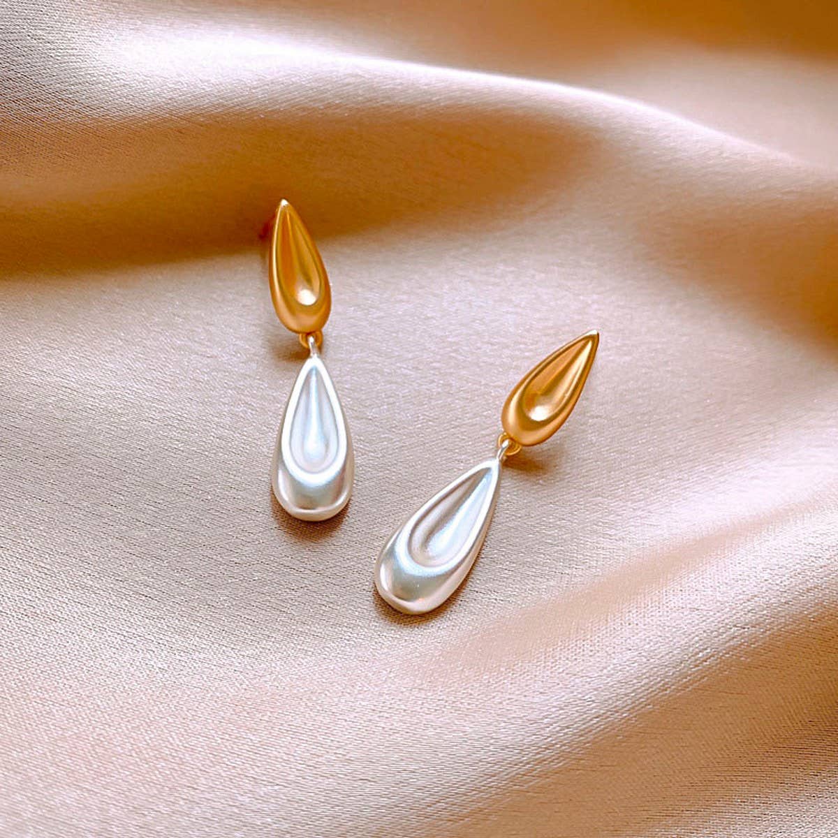 TWO-COLOR WATER DROP TRENDY LIGHT LUXURY EARRINGS