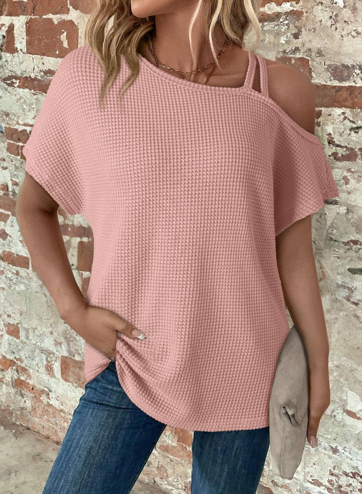 Short sleeved off-the-shoulder knit T-shirt