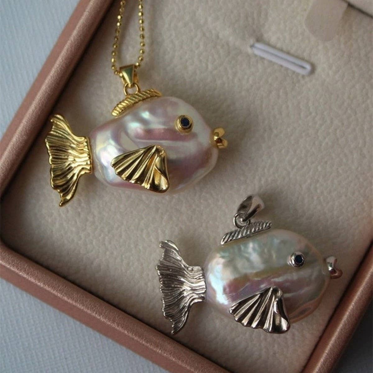 Clownfish & Pearl Necklace ? Ocean Kiss Pendant