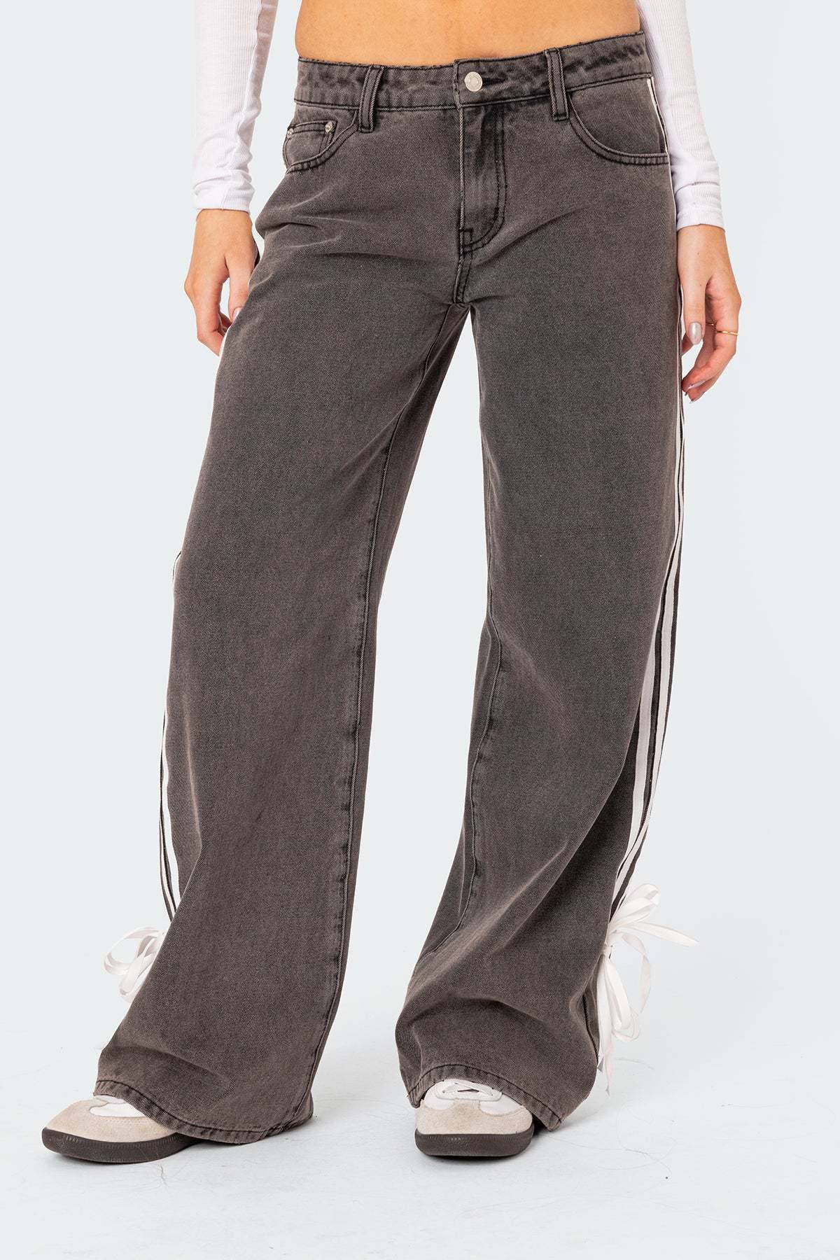 WIDE-LEG STRAIGHT LEG JEANS WITH SIDE STRETCH