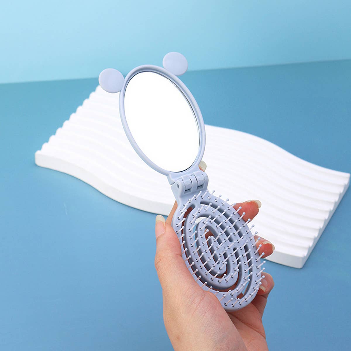 CUTE CARTOON PORTABLE FOLDING COMB