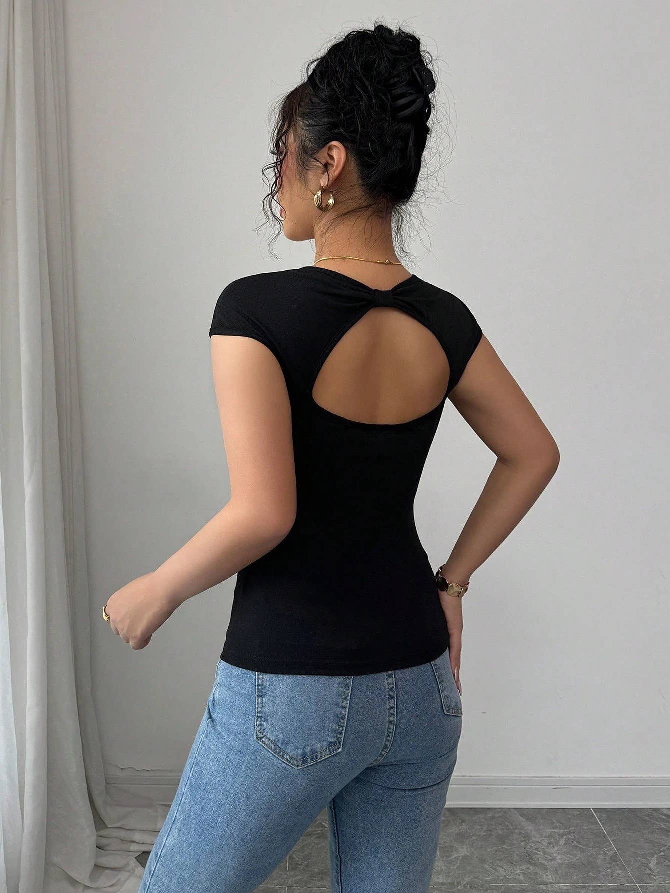 Simple backless design with a sensual V-neck Top