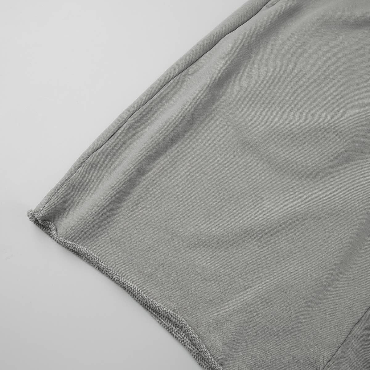 Loose and elastic waist five-inch sweatpants