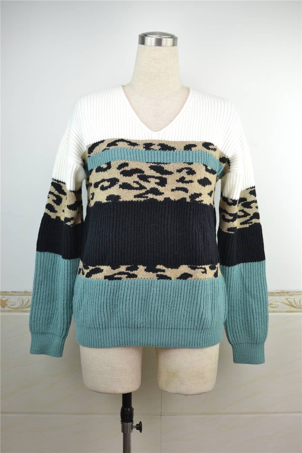 LEOPARD SPLICING PERSONALIZED V-NECK SWEATER