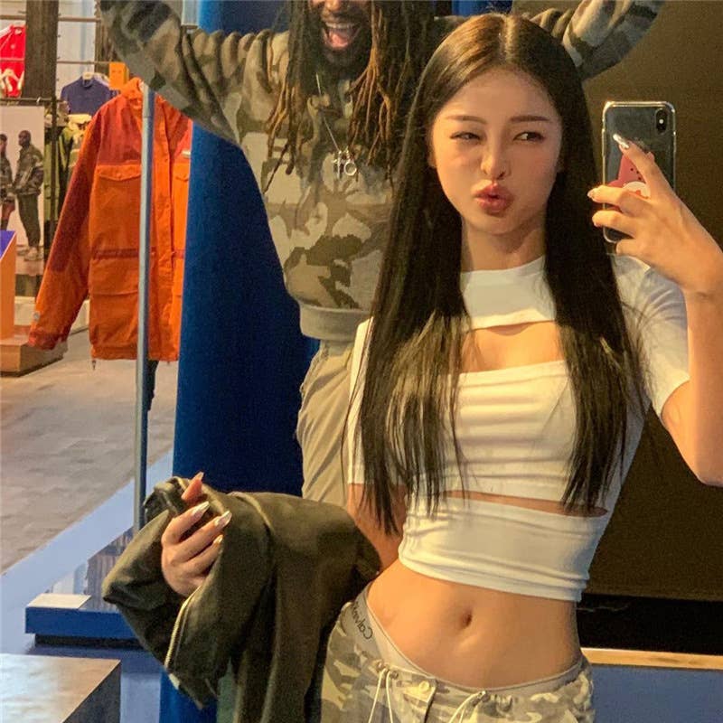 Solid color slim fit cropped tee