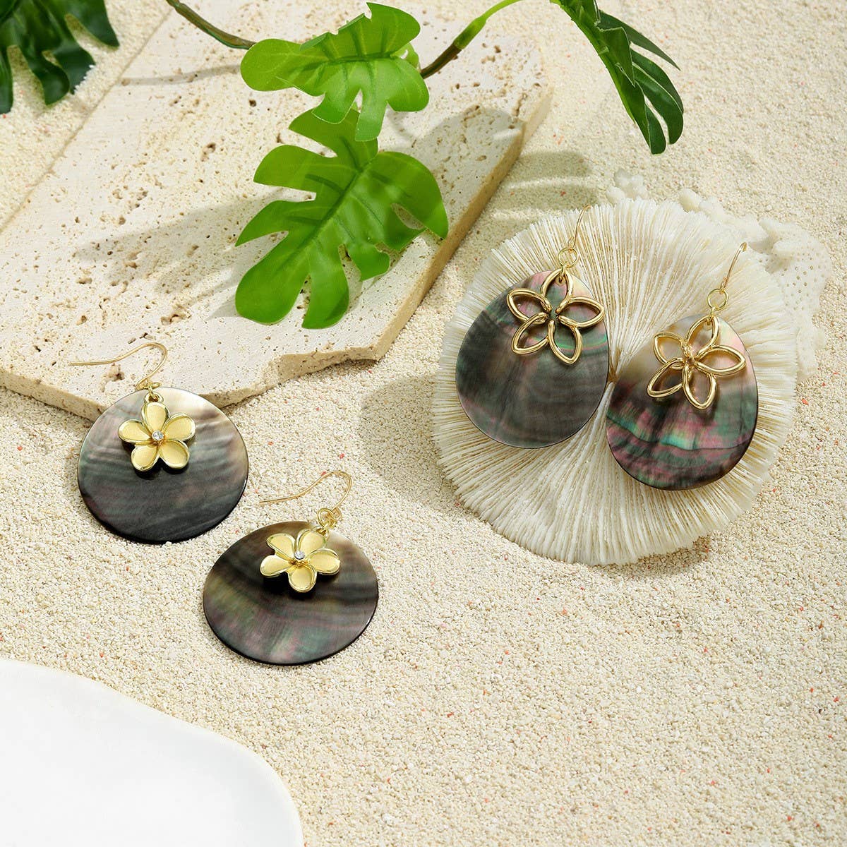 HOLLOW PETAL NATURAL BLACK SHELL EARRINGS
