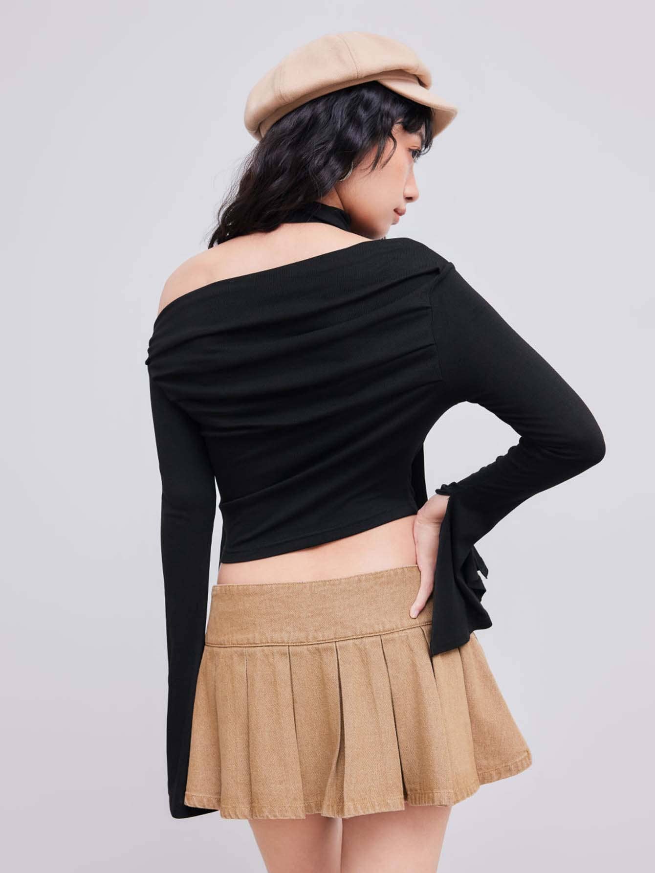 LINE NECK OFF-THE-SHOULDER DESIGN CROPPED TOP