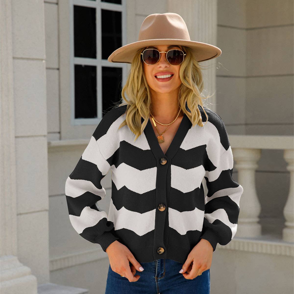 V-neck knit short trend age reduction cardigan