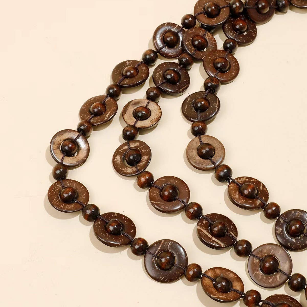 BOHEMIAN VINTAGE COCONUT SHELL SWEATER CHAIN_CWMM4387