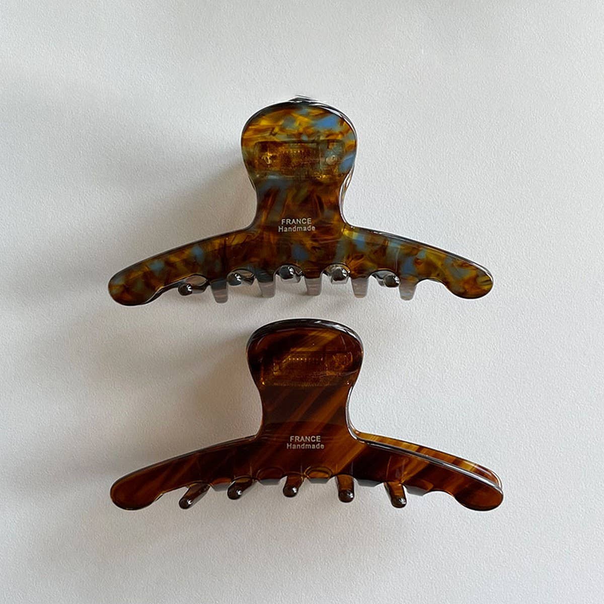 RETRO TEMPERAMENT CARAMEL LINE CLIP SHARK CLIP
