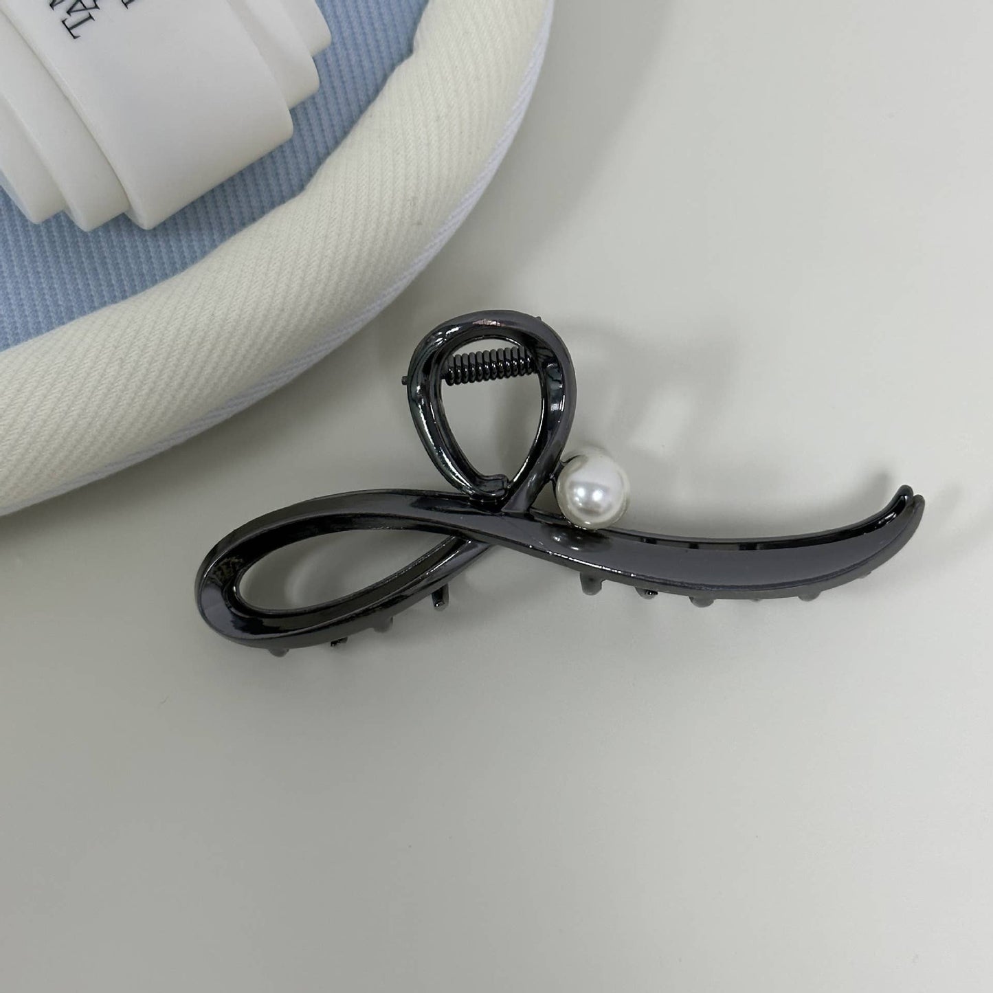 Metal pearl clip simple cold wind back head hair shark clip