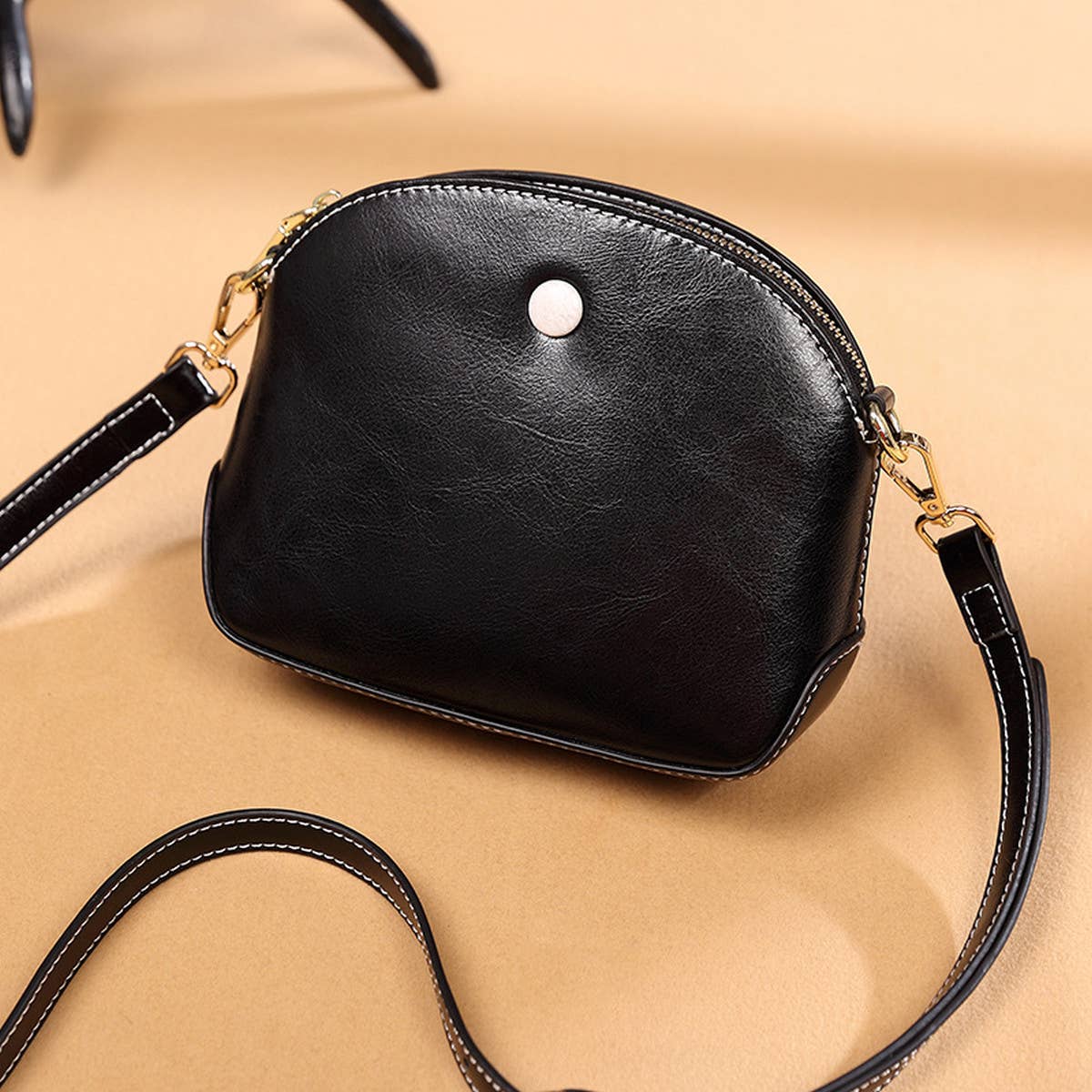 WOMEN WAXED LEATHER SHOULDER BAG_CWAB2667