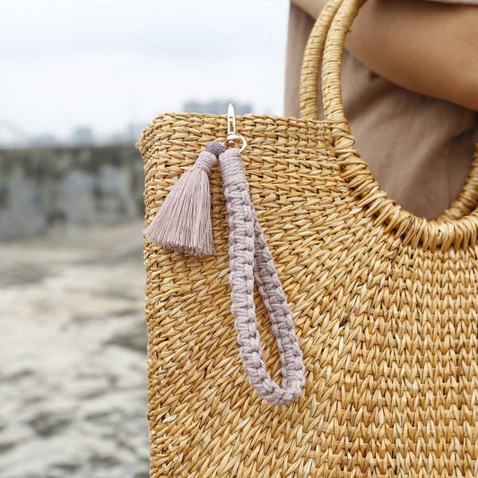 HANDWOVEN PASTORAL RETRO TASSEL KEYCHAIN