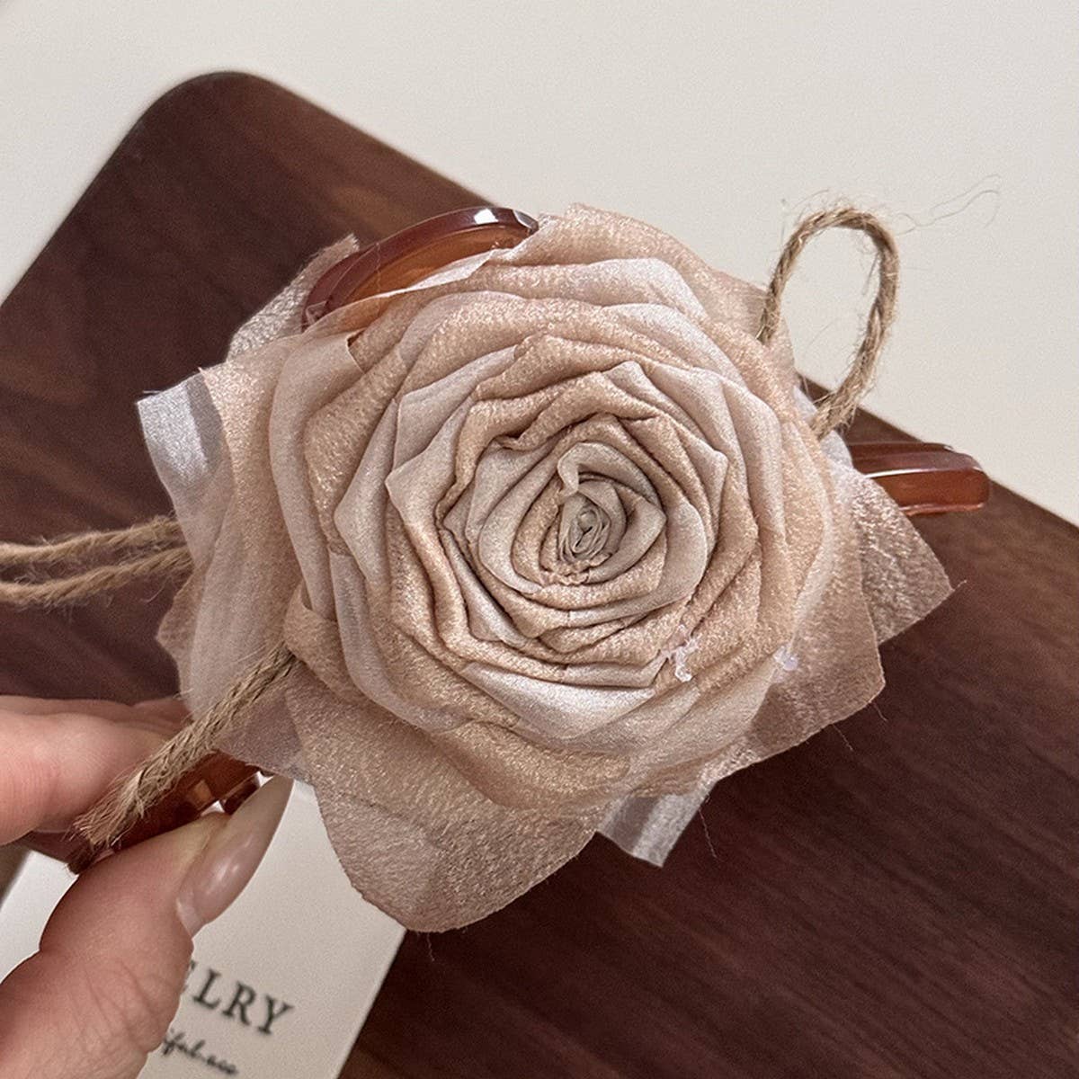 MAILLARD DRIED ROSE FLOWER CLAWS FOR WOMEN