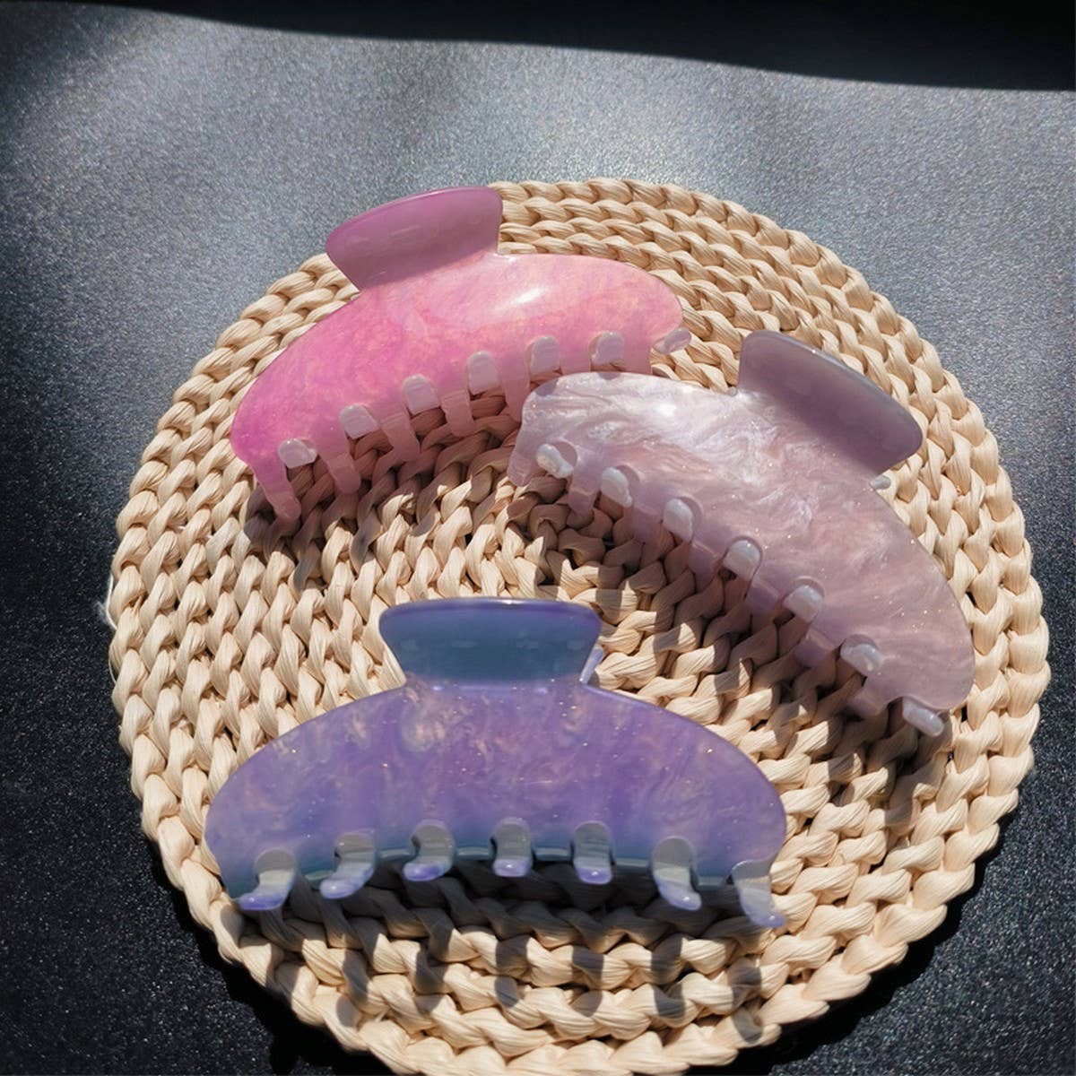 COLOR CHANGING ACRYLIC HAIR CLIP SHARK CLIP