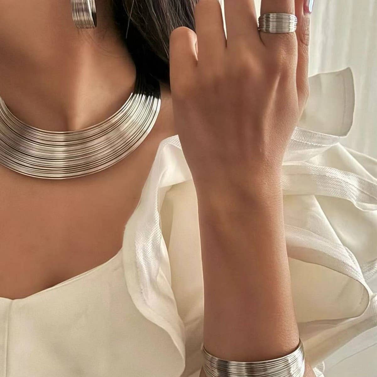 DESIGNER NICHE NECKLACE FOUR-PIECE METAL NECKLACE