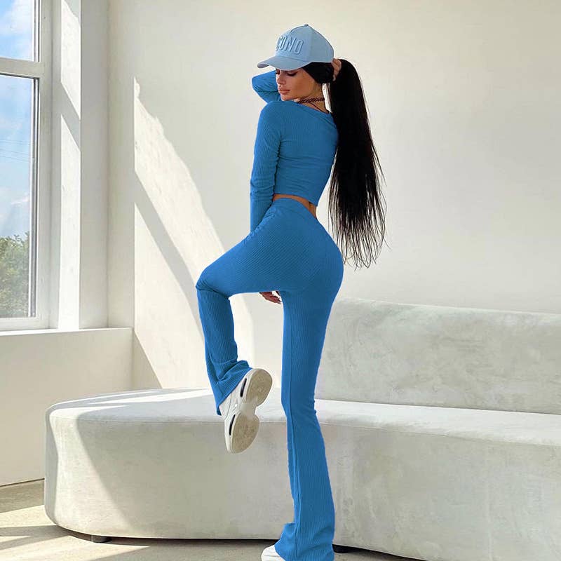 Assorted bell-bottom pants suit with square collar and clasp