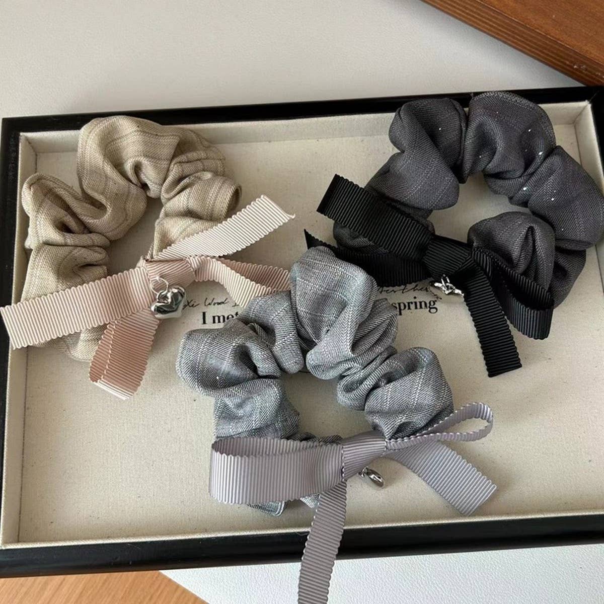 DELICATE CHANEL BOW HAIR SCRUNCHIES