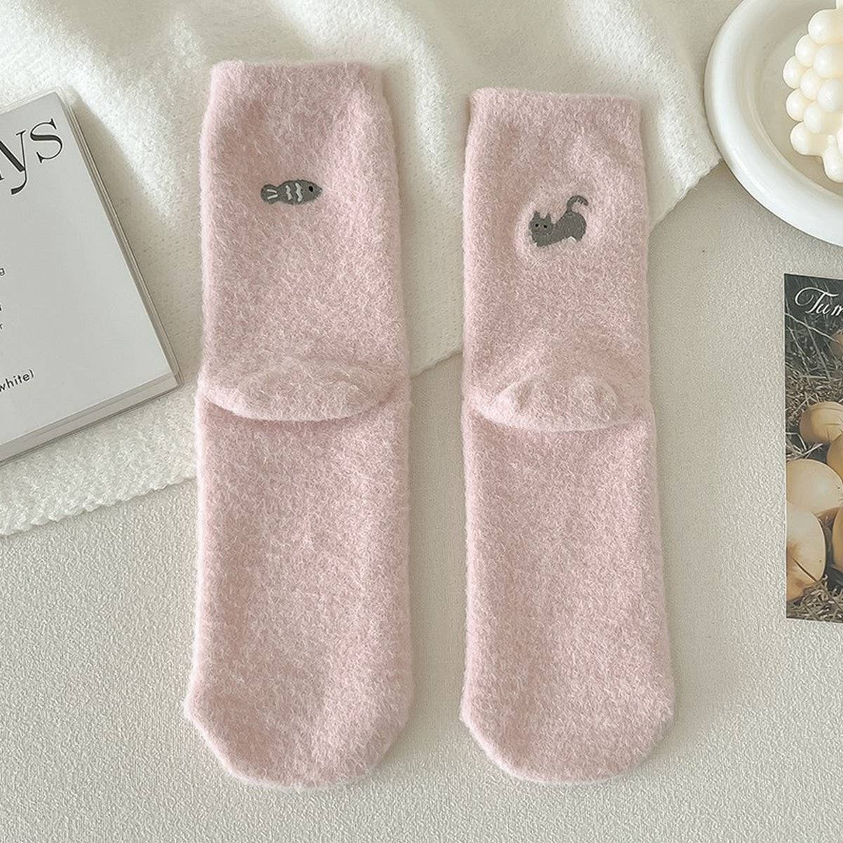 AUTUMN AND WINTER CUTE VELVET SLEEPING SOCKS_CWMS1054